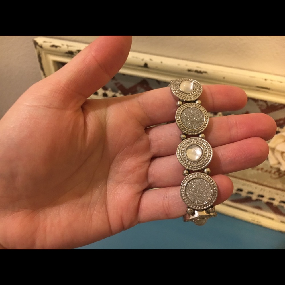 Stretchy sliver bracelet